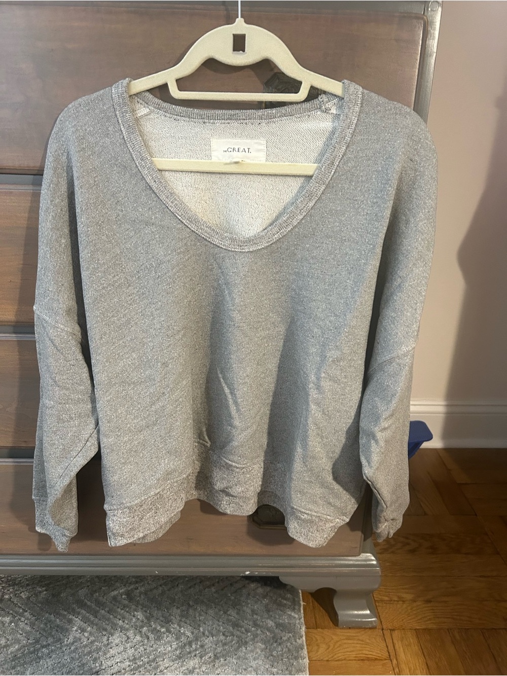 THE GREAT. Women's V-Neck Sweater in Heather Gray